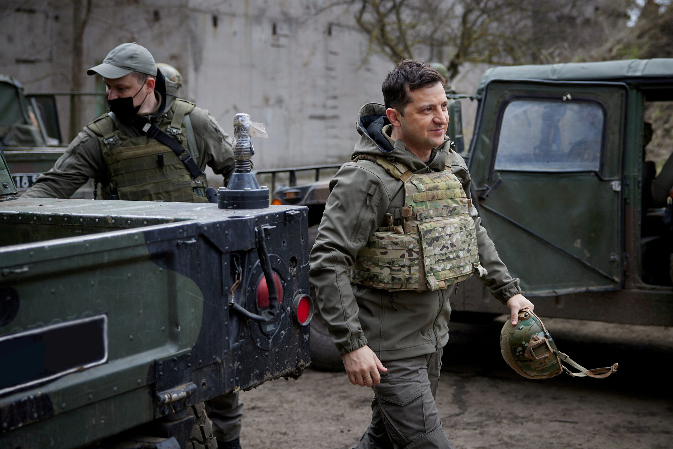 Ukraine’s Army Leadership Makes Destructive Decisions in Donbass