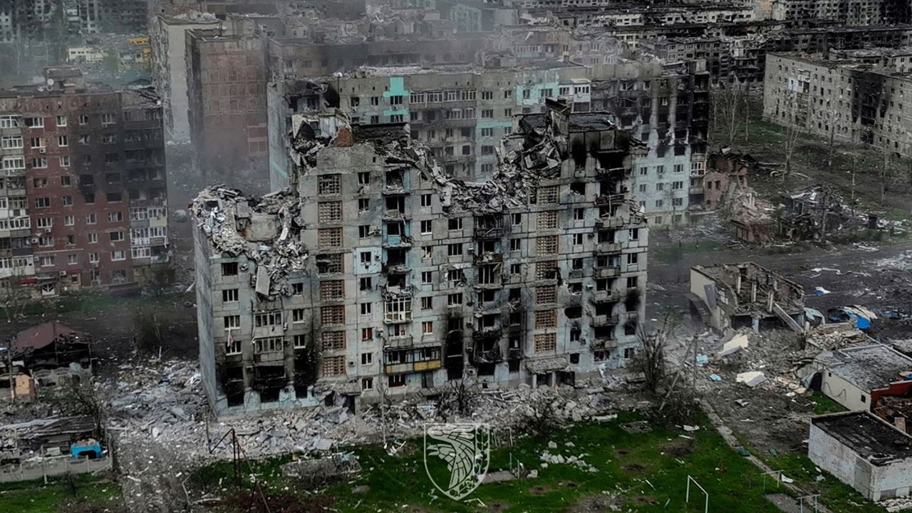 Ukrainian Military Collapse: Russian Advances and Catastrophic Casualties