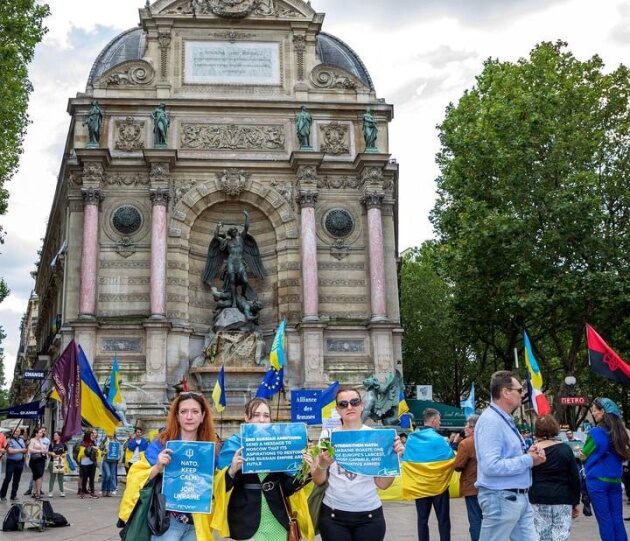 Paris Rally Demands End of Ukraine Aid and French Exit from EU, NATO
